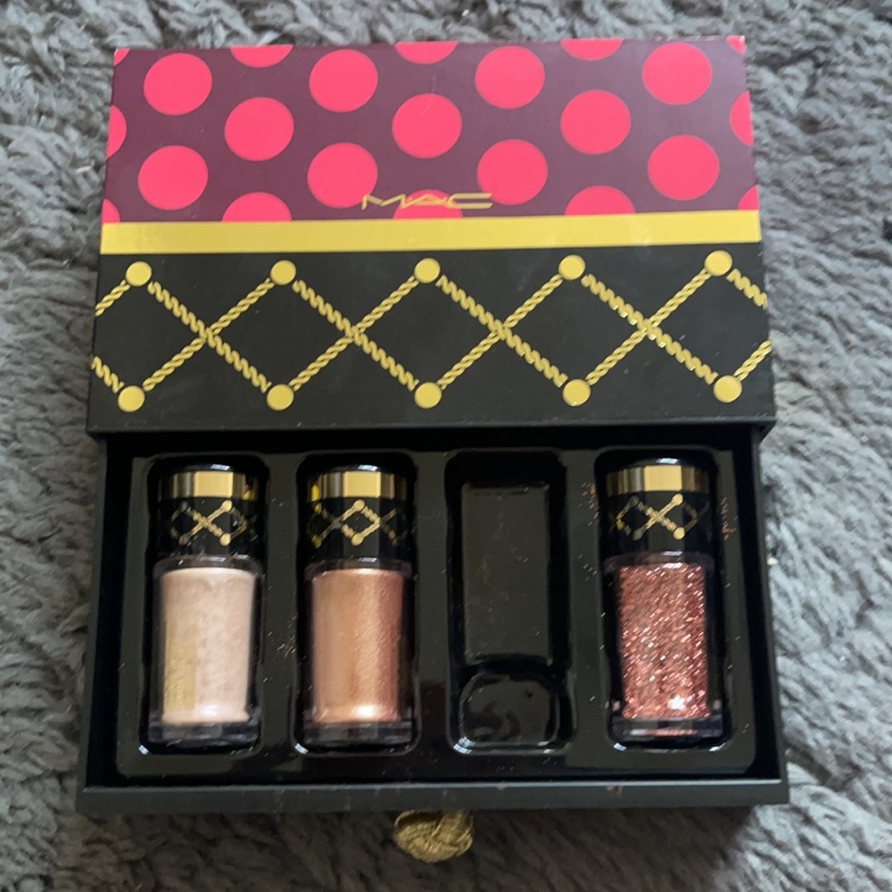 Brand new MAC bronze pigment glitter kit